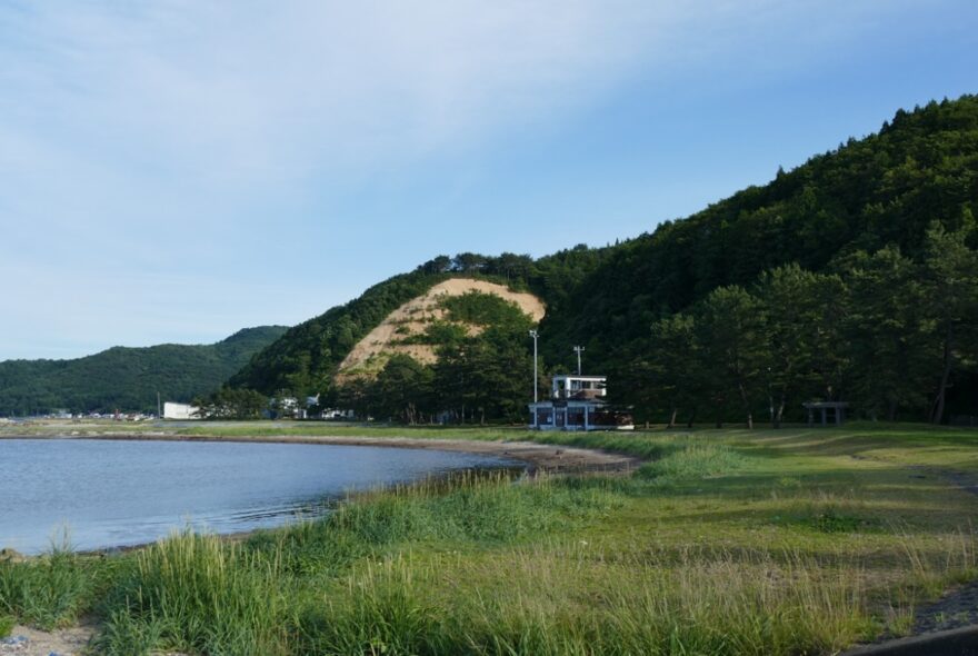 美しい渚で遊ぼう「夏泊半島 椿山海岸」