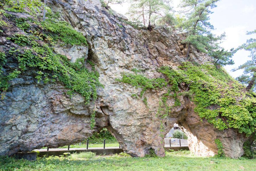 義経伝説が残る厩石公園　外ヶ浜町