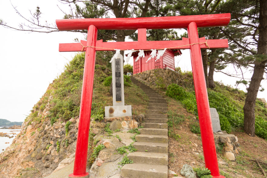 赤い社の恵比寿神社　深浦町