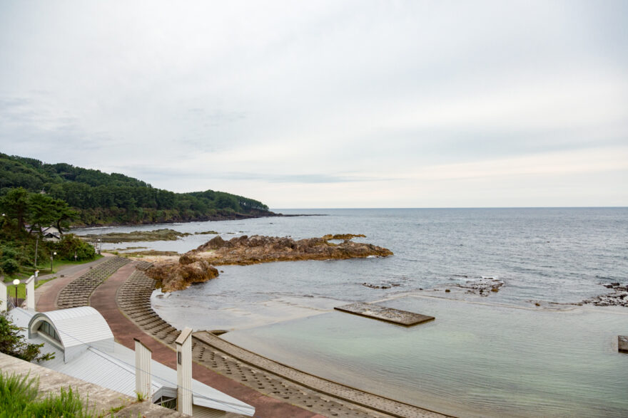 「日本の渚百選」の岡崎海岸　深浦町