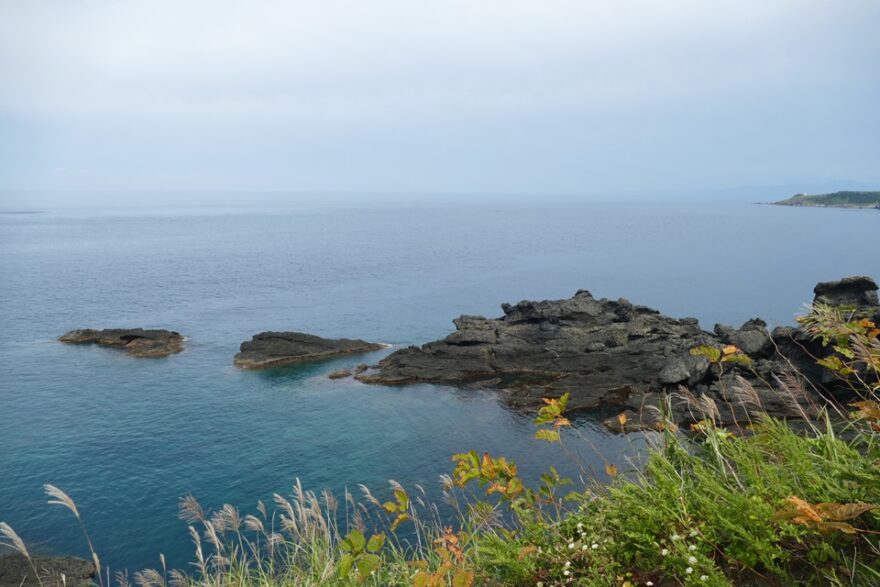 【津軽半島で鬼退治！？】絶景の津軽海峡が一望できるキャンプ場「鋳釜崎」と「だるま滝」を巡る！！