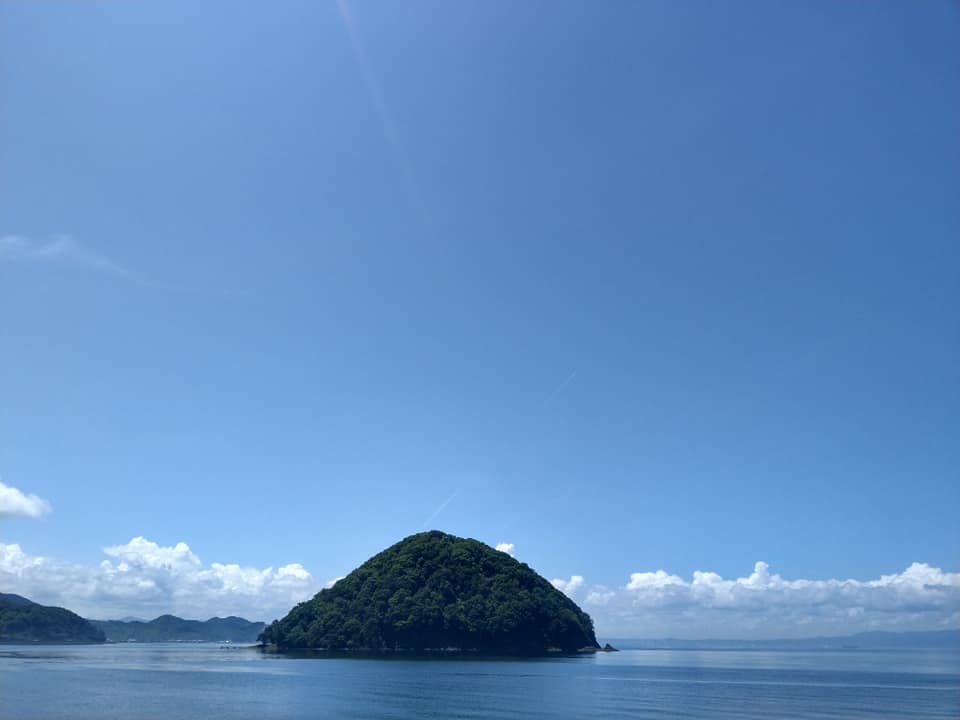 あさむし青空と島