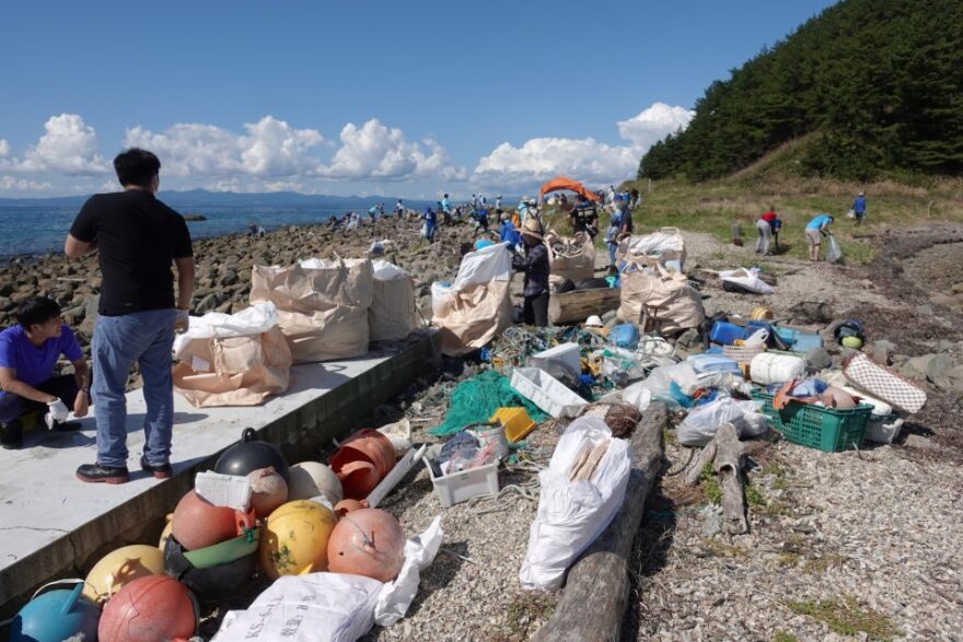 【綺麗な海を取り戻せ！】「第０回夏泊半島大島クリーン作戦」に166人もの方が参加されました！！