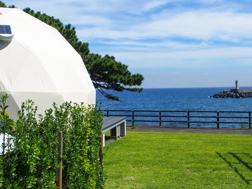 青森の海の近くのグランピングスポット2選！特徴・体験・極上グルメ？波音と星空に包まれた「特等席」での夜！青森の絶景を独り占め！